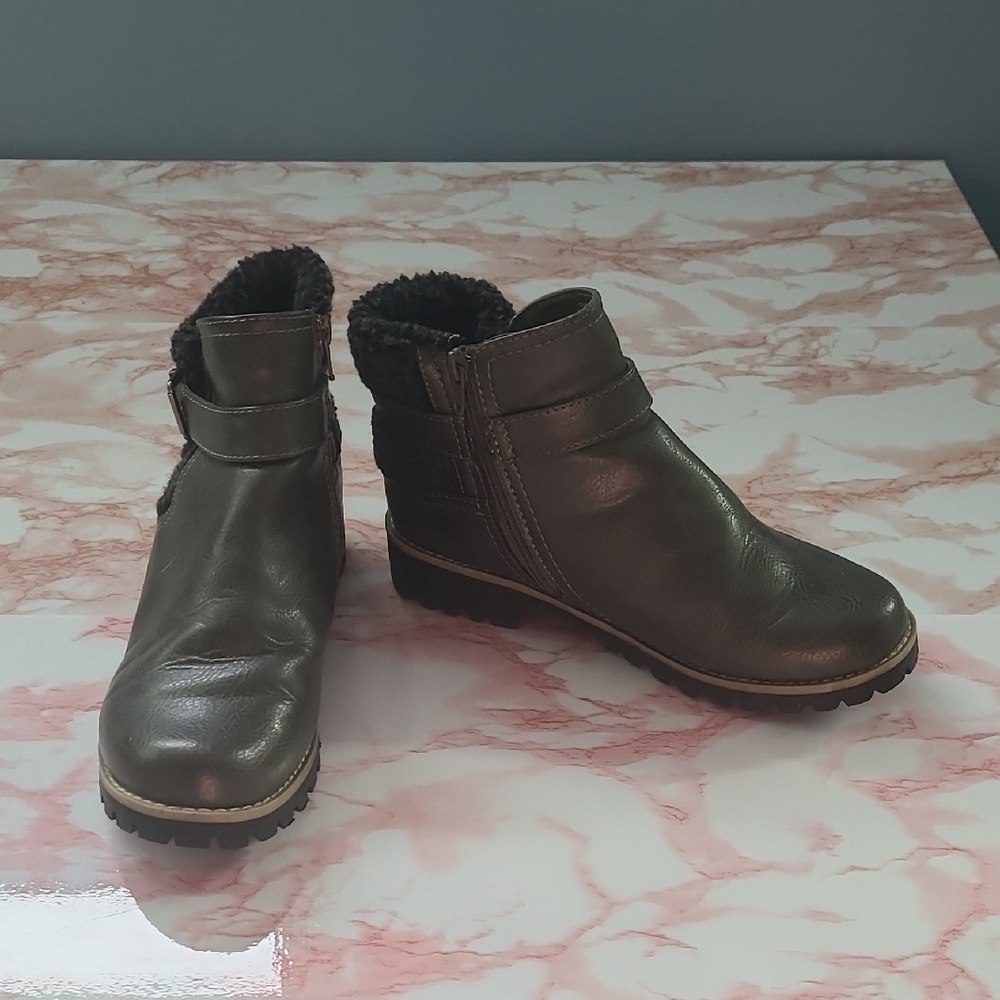 GUC Cliffs by White Mountain Dark Gray Faux Shearling Winter Ankle Boots Sz 7.5M